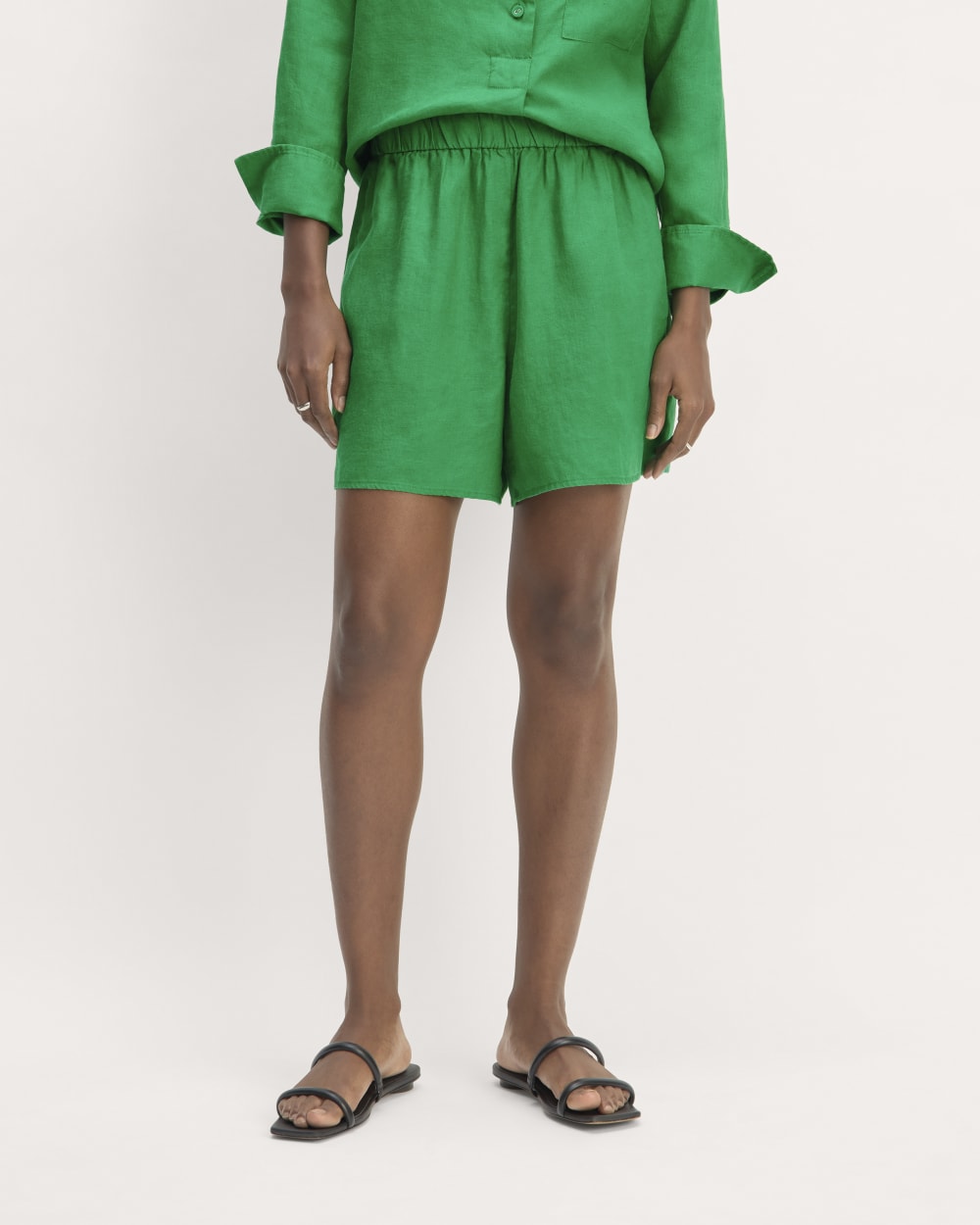 The Linen Easy Short | Grass Green